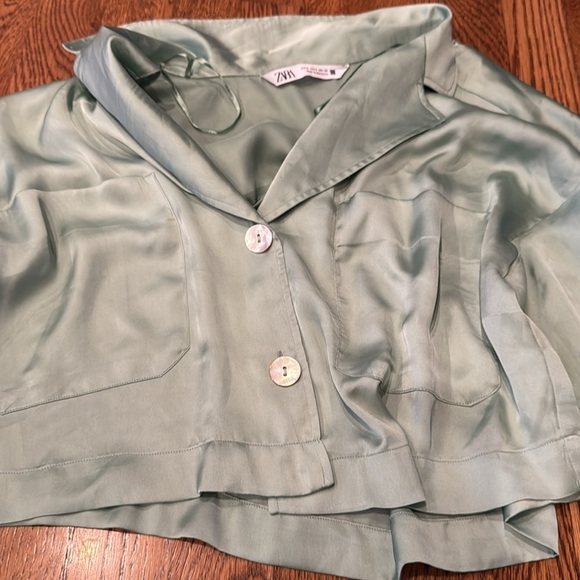 Zara Women’s Green Satin Silk Long-Sleeve Button Down Size Small - Picture 2 of 6